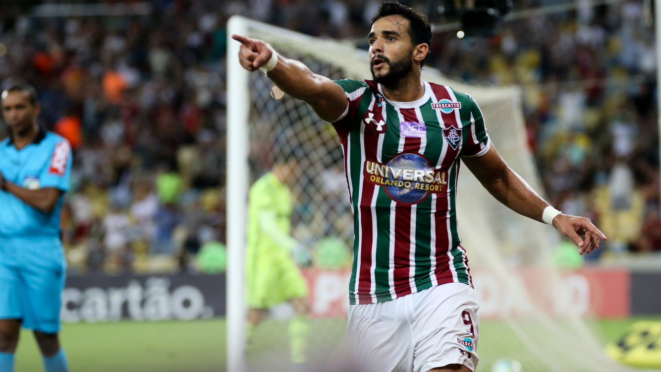 Henrique Dourado gol Fluminense 2017 Coritiba Maracanã