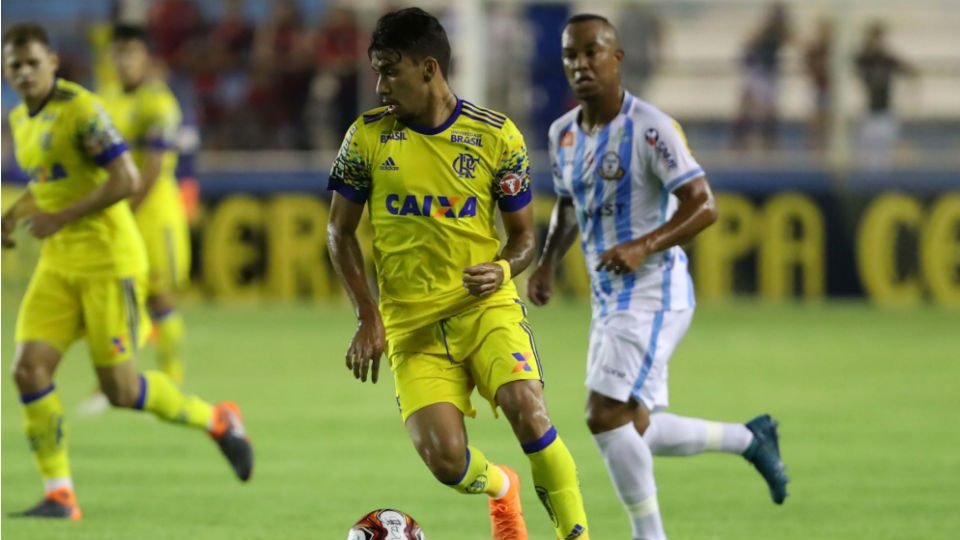 Lucas Paquetá Flamengo Macaé camisa amarela 2018