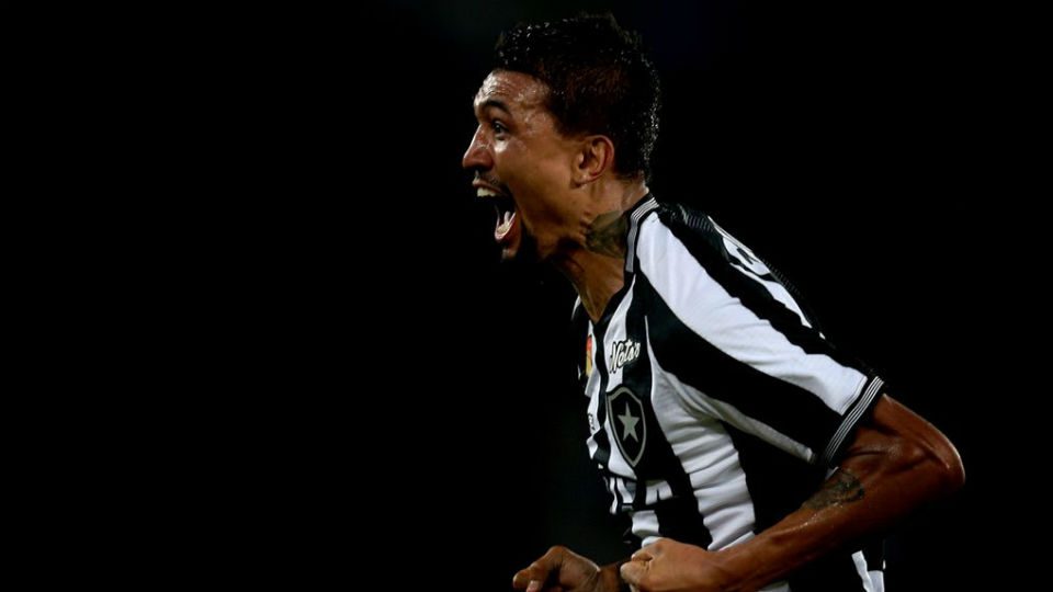 Kieza Botafogo clássico Fluminense gol Brasileiro 2018