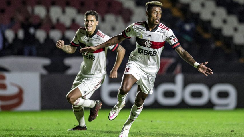 Bruno Henrique gol Vasco Flamengo São Januário Brasileiro 2020