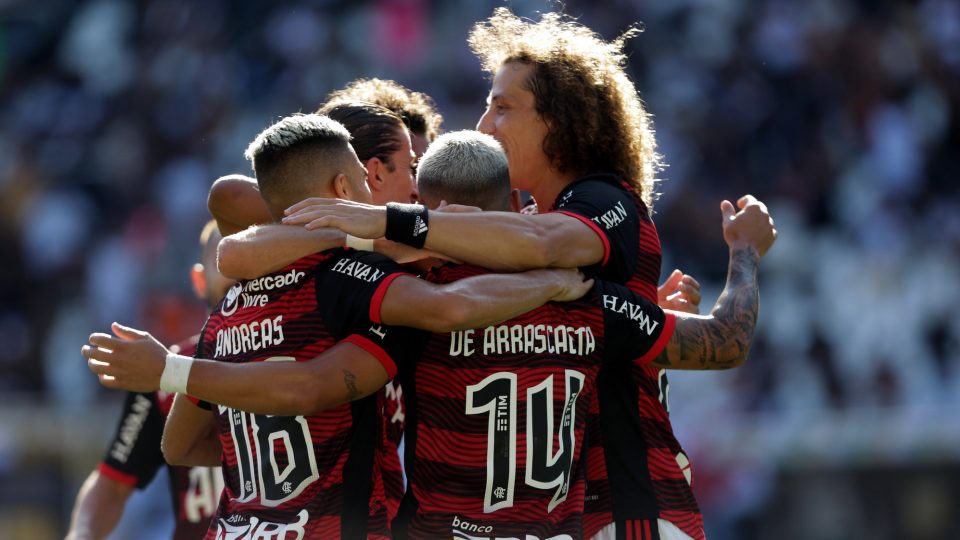 gol Flamengo comemoração David Luiz Arrascaeta Filipe Luís Vasco Carioca 2022